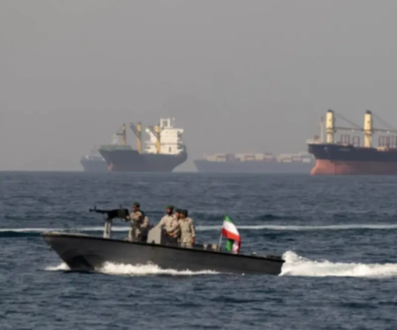 EE.UU. hunde buque iraní en ataque con submarino y amenaza con eliminar toda su armada