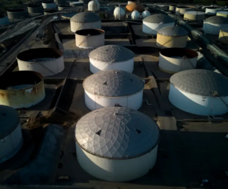 EE.UU. liberará 172 millones de barriles de reserva estratégica para contener precios del crudo