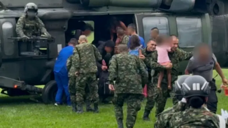 Ejército rescata a 5 niños y una joven en selva del Caquetá tras huir de disidencias de las Farc