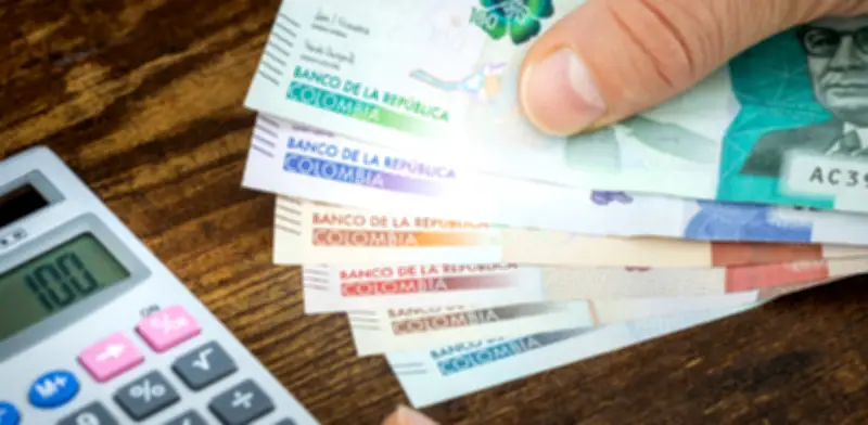 El aumento del salario mínimo presiona precios de servicios en Colombia