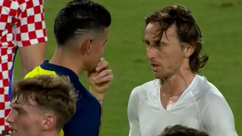 El emotivo reencuentro de James Rodríguez y Luka Modric tras el amistoso Colombia-Croacia