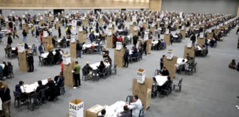 Elecciones 2026 en Bogotá: jornada con lluvias, TransMiCable suspendido y denuncias de compra de votos