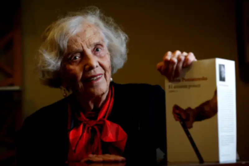 Elena Poniatowska revela sus hábitos de lectura y rituales literarios íntimos