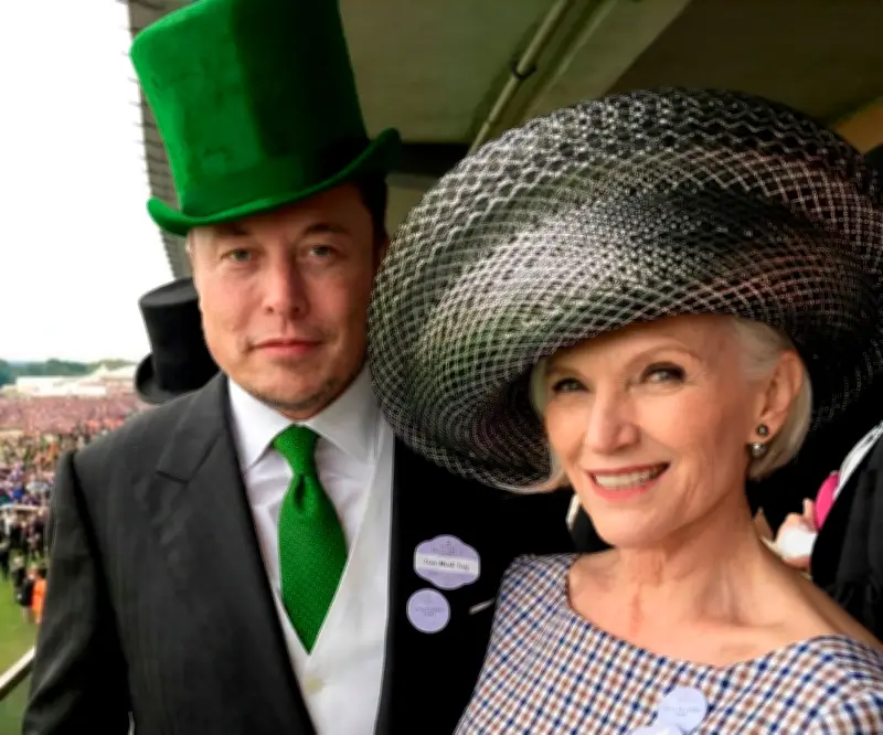 Elon Musk celebra St. Patrick's Day con su madre en un gesto familiar que humaniza al magnate tecnológico