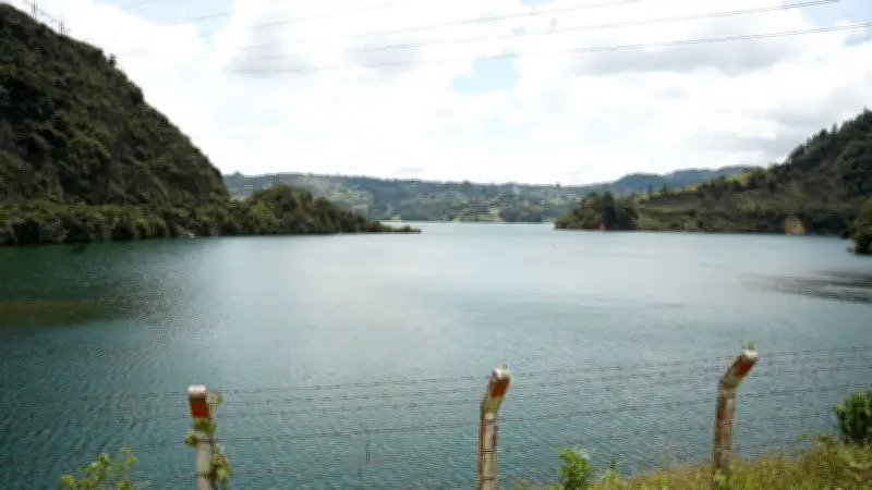 Embalses colombianos registran niveles altos, pero ríos del oriente preocupan por caudales bajos