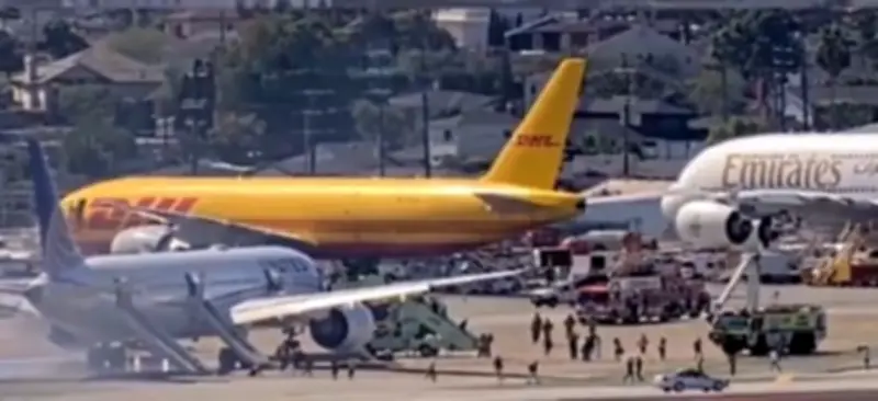 Emergencia aérea en Los Ángeles: Avión de United Airlines aterriza por incendio en motores