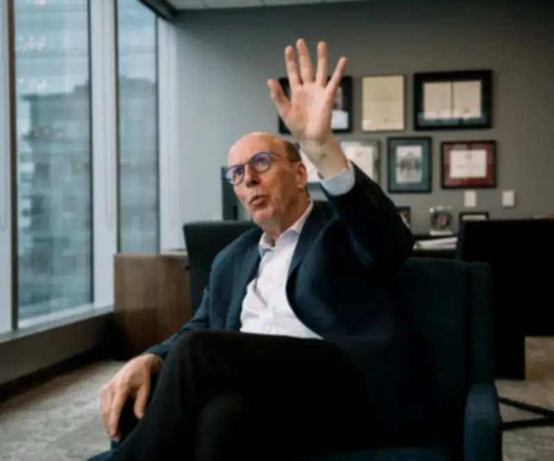 Empresario canadiense adquiere 26,9% de The Economist Group tras salida de los Rothschild