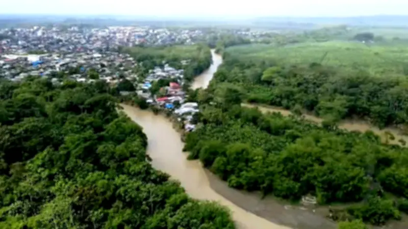 Erosión del río Carepa borra barrio en Antioquia: familias desplazadas claman ayuda urgente