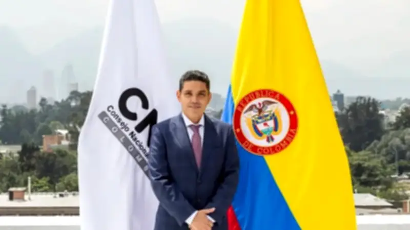 Escolta del Secretario de la Cámara detenido con dinero en efectivo y publicidad política