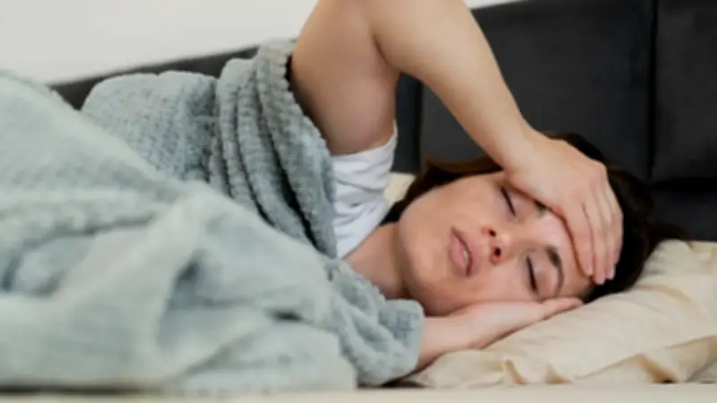 Especialistas advierten riesgos de salud por dormir menos en el Día Mundial del Sueño