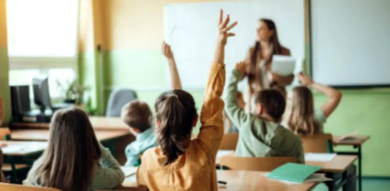 Estados Unidos busca profesores colombianos para escuelas públicas con salarios desde 155 millones de pesos anuales