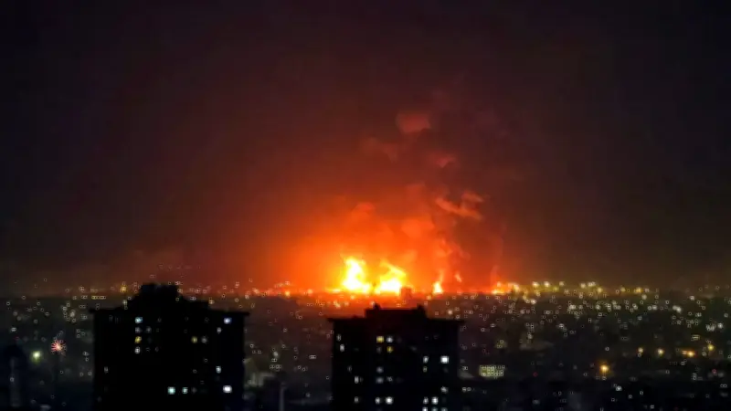 Estados Unidos e Israel bombardean depósito de petróleo en Teherán, según denuncia de Irán