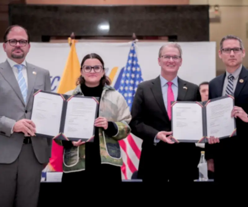 Estados Unidos inaugura primera oficina del FBI en Ecuador tras cumbre 'Escudo de las Américas'
