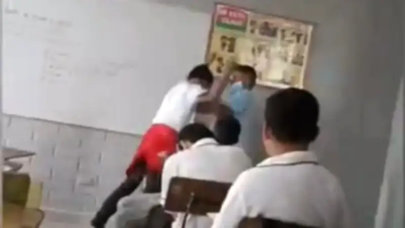 Estudiante de séptimo grado agrede a profesor en plena clase en Barranquilla