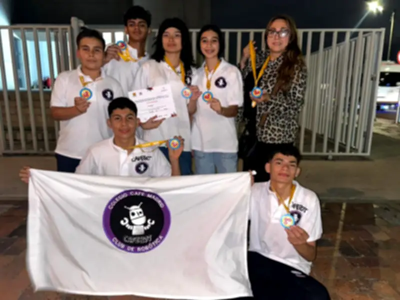 Estudiantes de colegio oficial en Bucaramanga clasifican a torneo nacional de robótica