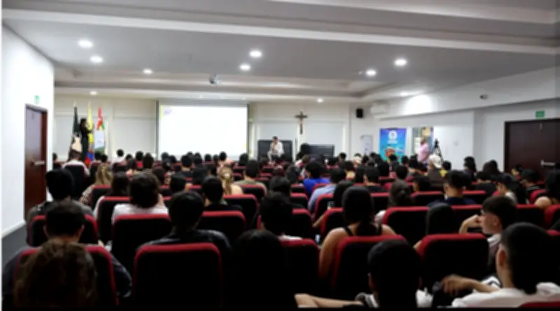 Estudiantes de las UTS reflexionan sobre segundas oportunidades en jornada de Cátedra de Paz