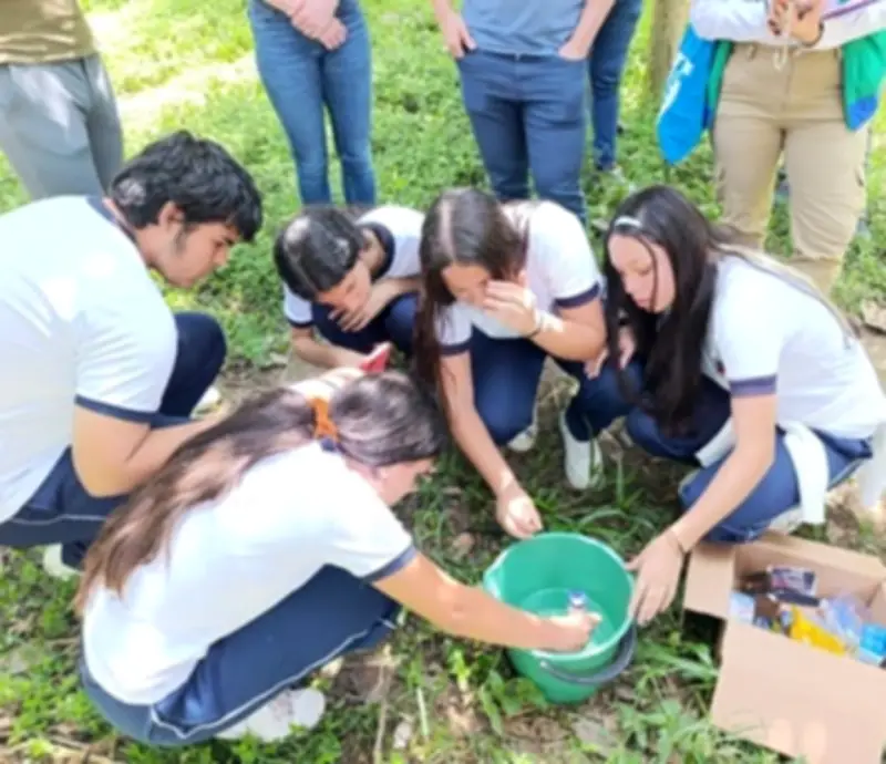 Estudiantes de San Gil se suman al monitoreo de la quebrada Curití con proyecto Inspiragua