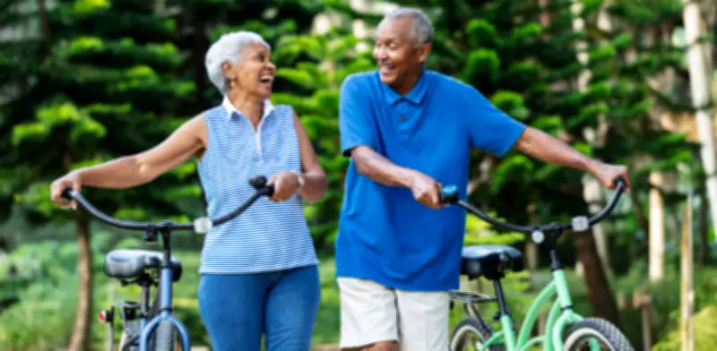 Estudio de Yale revela que actitud positiva mejora memoria y movilidad en adultos mayores