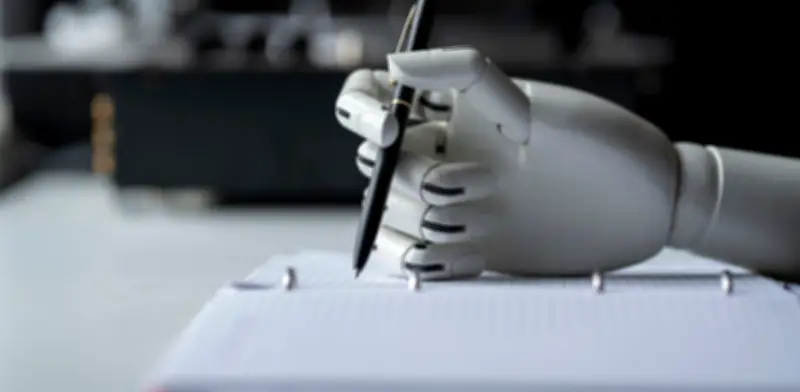 Estudio revela que la IA refuerza estereotipos de género y un tercio de adolescentes prefiere ChatGPT a amigos