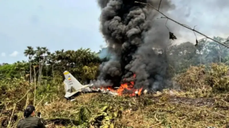 Exgeneral rechaza calificativo de "chatarra" del presidente Petro a avión Hércules accidentado