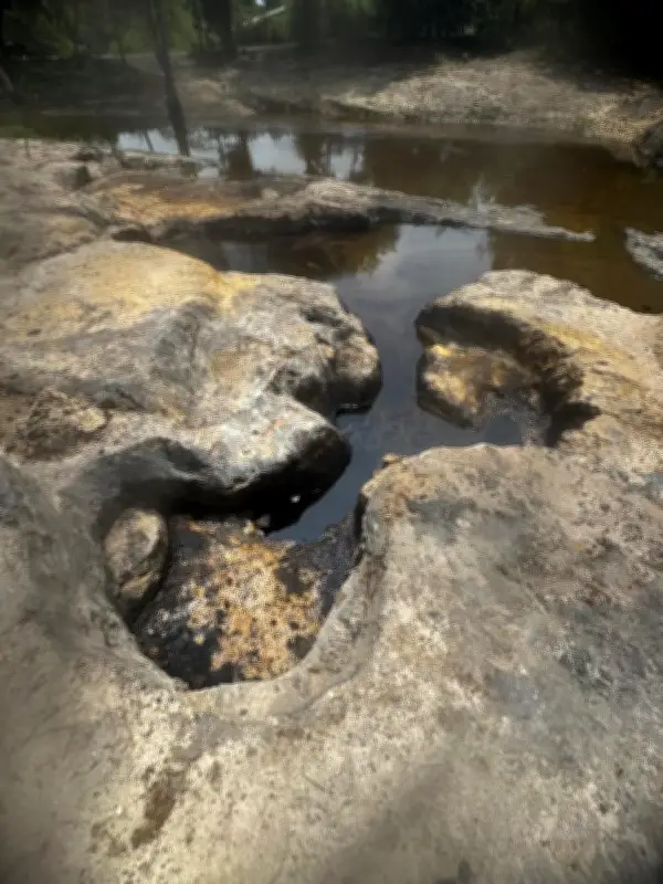 Explosión en pozo abandonado causa grave derrame de crudo en Barrancabermeja