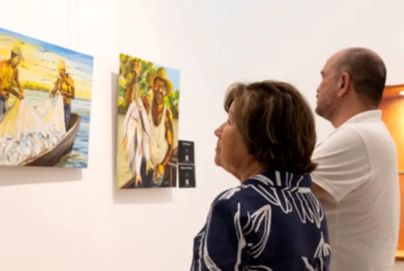 Exposición 'Entre aguas y redes' de Canen García explora la ontología del pescador colombiano