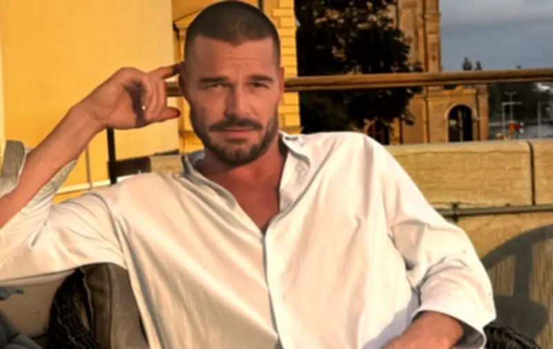 Exreina colombiana descubre infidelidad de su novio con Ricky Martin por detalle en sandalias