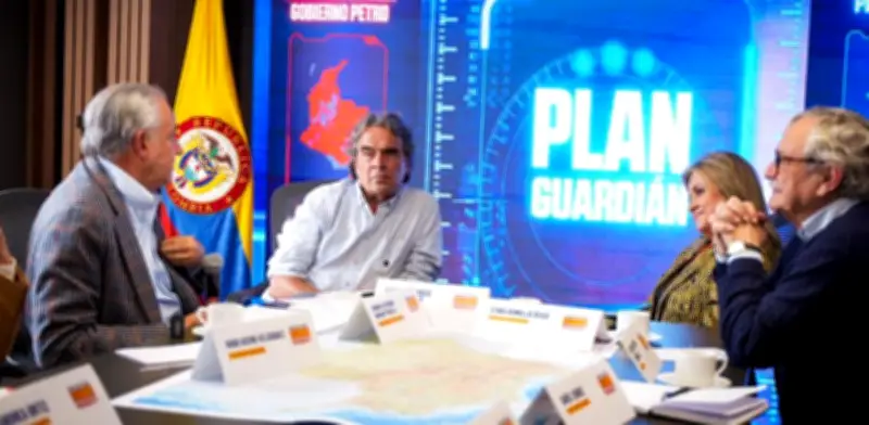 Fajardo reúne a su equipo de seguridad y honra a víctimas de accidente aéreo en Putumayo