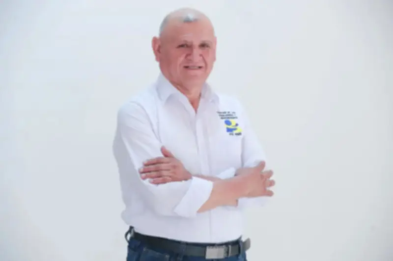 Fallece en accidente vial candidato presidencial peruano Napoleón Becerra