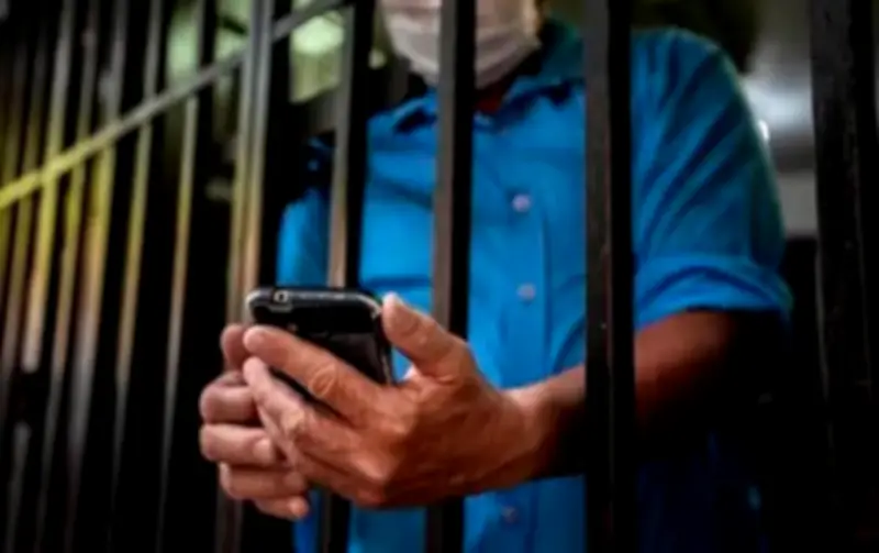 Fiscalía captura a empleada bancaria por ser enlace de red de extorsión carcelaria en Caldas