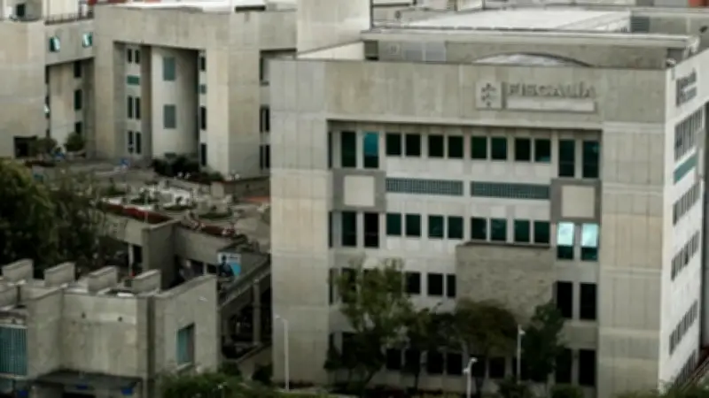 Fiscalía investiga denuncia de acoso contra periodistas de Caracol TV y reasigna caso Hollman Morris