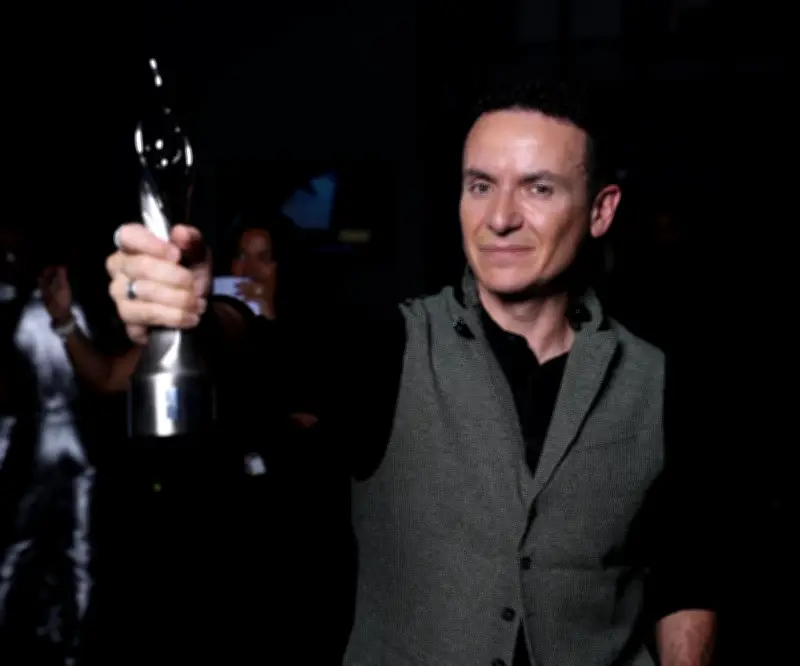 Fonseca recibe el Soberano Internacional y brilla en República Dominicana con su música