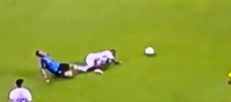 Fractura grave de Marlon conmociona al fútbol brasileño durante partido de Grêmio