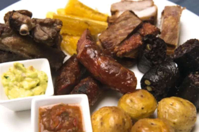 Fritanga: El Sabor Tradicional que Atrae Turistas a los Pueblos Cercanos a Bogotá