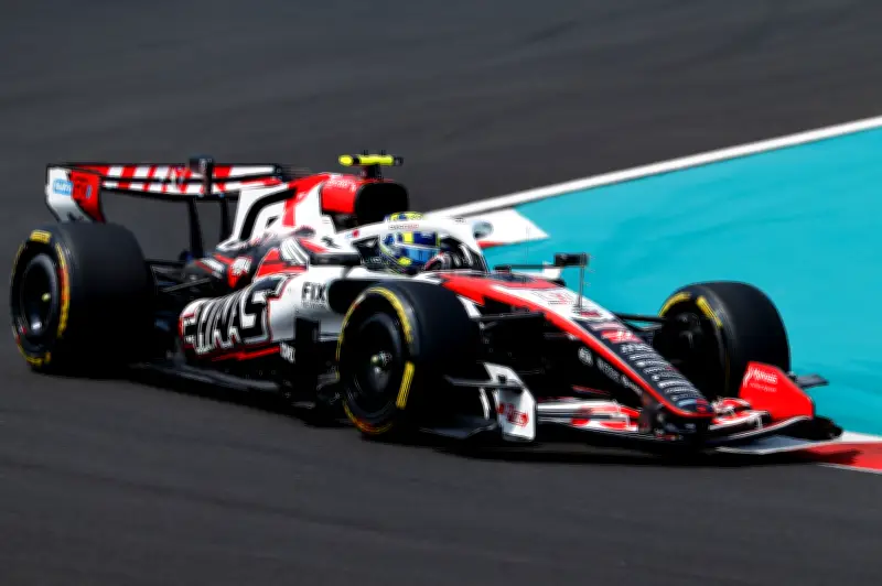 Fórmula 1 en crisis: Choque de Bearman y amenaza de retiro de Verstappen tras nuevo reglamento