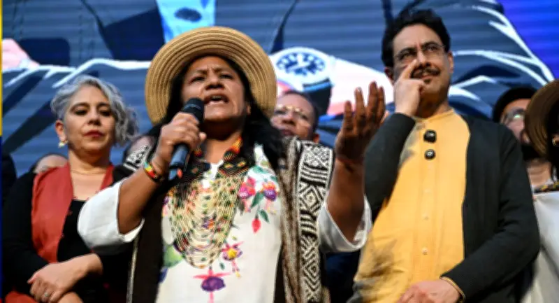 Gestos de María José Pizarro en inscripción de Cepeda generan reacciones en redes sociales