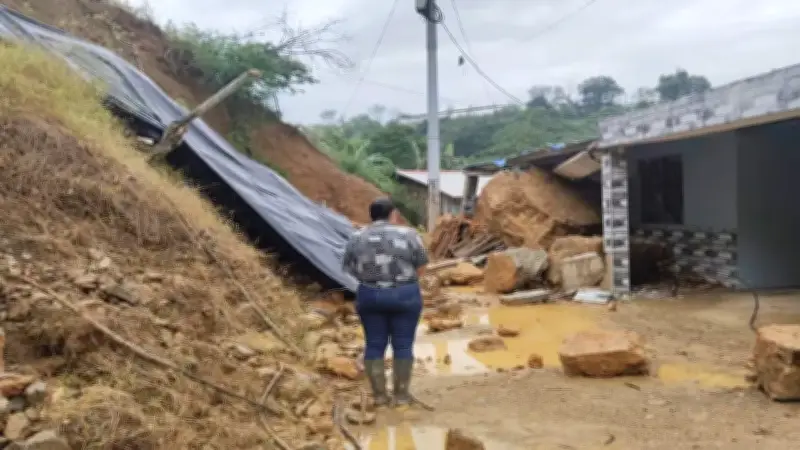 Gigantesca roca por poco causa tragedia en Bucaramanga: familia evacuó vivienda