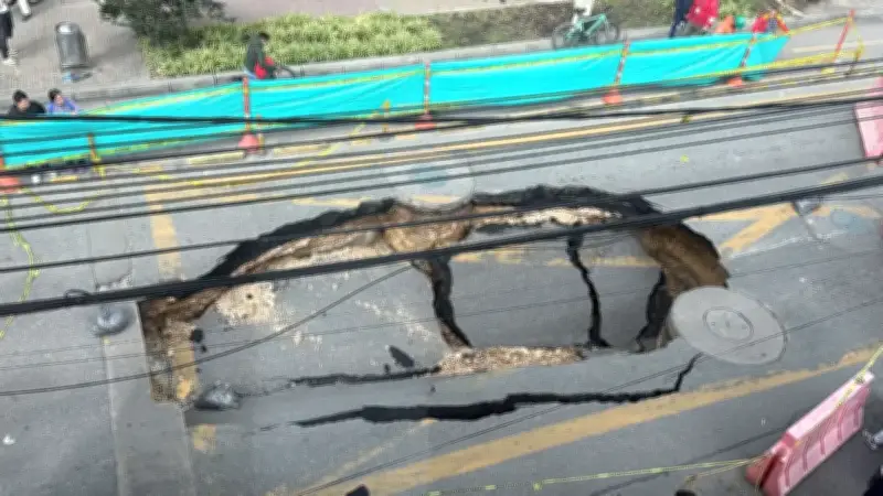 Gigantesco socavón colapsa calle 139 en Suba y afecta tres puestos de votación en Bogotá