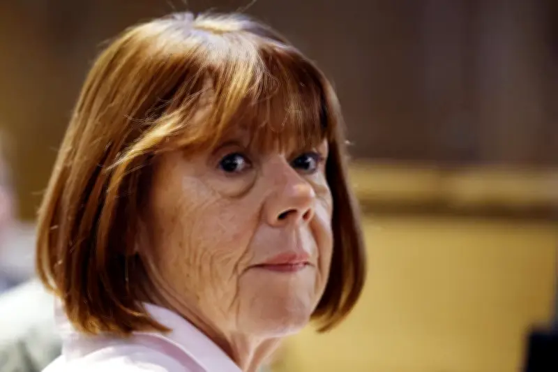 Gisèle Pelicot lidera marchas feministas en Francia en el Día Internacional de la Mujer