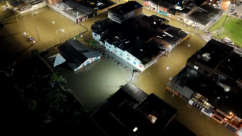 Gobernación de Cundinamarca despliega toda su capacidad operativa tras inundaciones en Facatativá