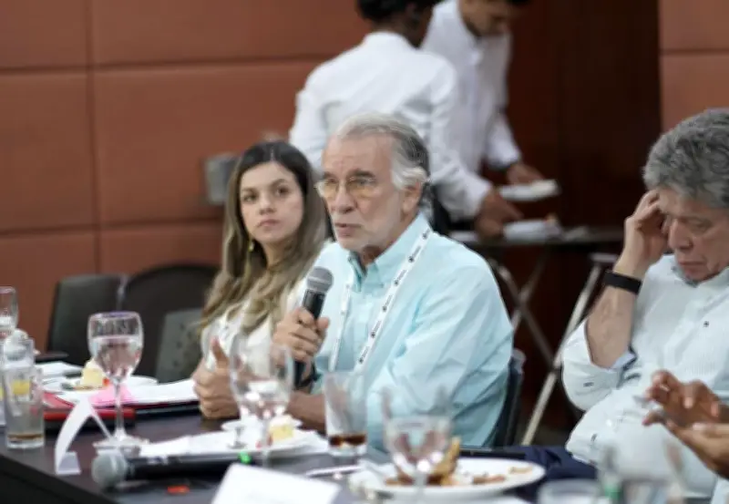 Gobernador del Atlántico critica esquema financiero eléctrico en Colombia Genera