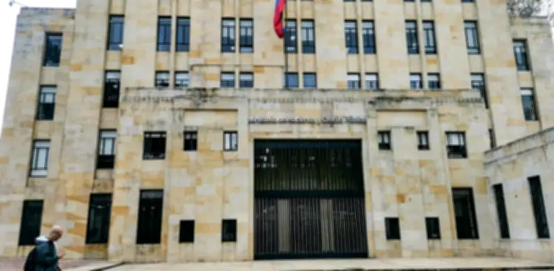 Gobierno busca reactivar la UIAF tras suspensión del Grupo Egmont por filtración de Petro