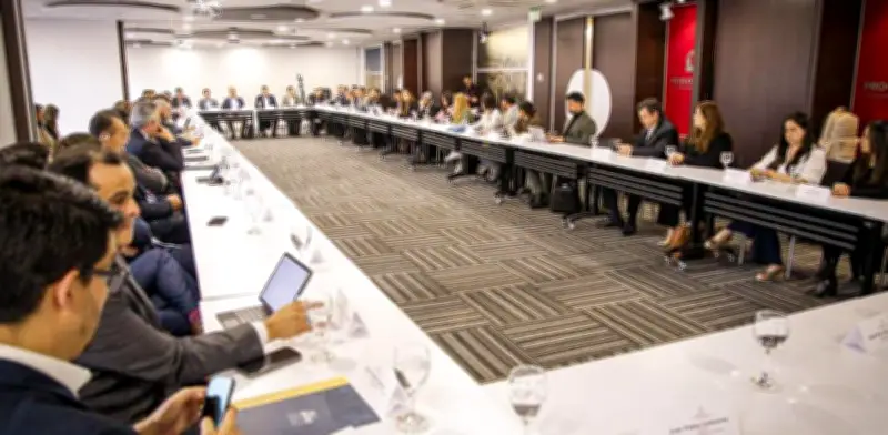 Gobierno colombiano evalúa medidas de apoyo a exportadores por tasa del 50% de Ecuador