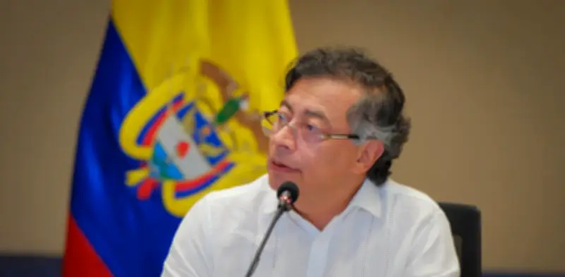 Gobierno de Petro establece incremento salarial del 7% para servidores públicos en 2026