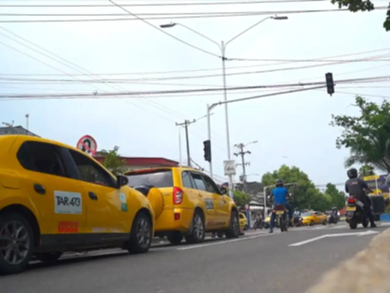 Gobierno lanza fondo de $12.842 millones para renovar taxis con vehículos eléctricos