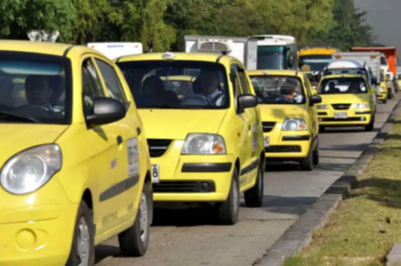 Gobierno lanza línea de crédito de COP 14.800 millones para renovar taxis por eléctricos