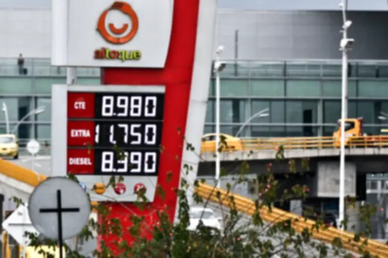 Gobierno oficializa segunda rebaja consecutiva de $500 en gasolina corriente desde marzo