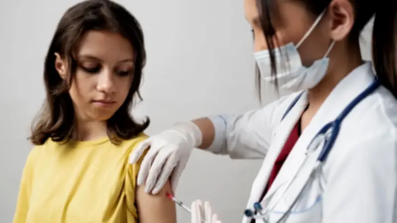 Gobierno realiza vacunatón masiva contra el VPH para prevenir cáncer de cuello uterino