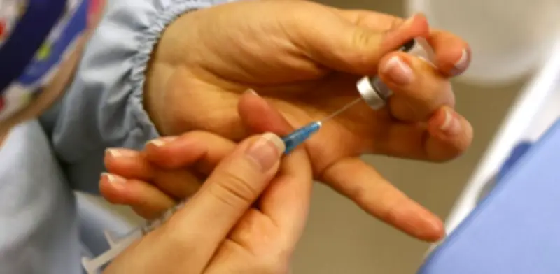 Gobierno urge actualizar vacunas contra fiebre amarilla y sarampión antes de viajes de Semana Santa