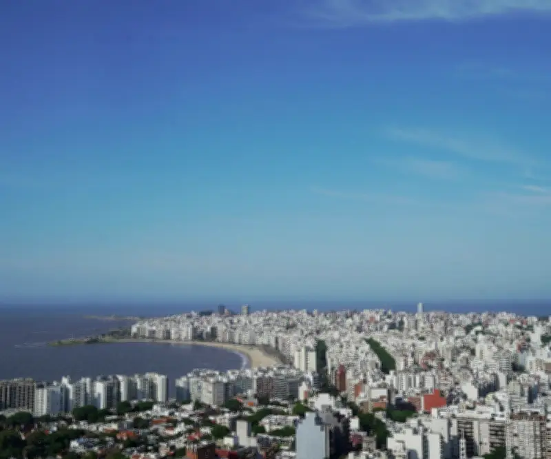 Gobierno uruguayo mantiene apuesta por crecimiento económico pese a críticas de analistas